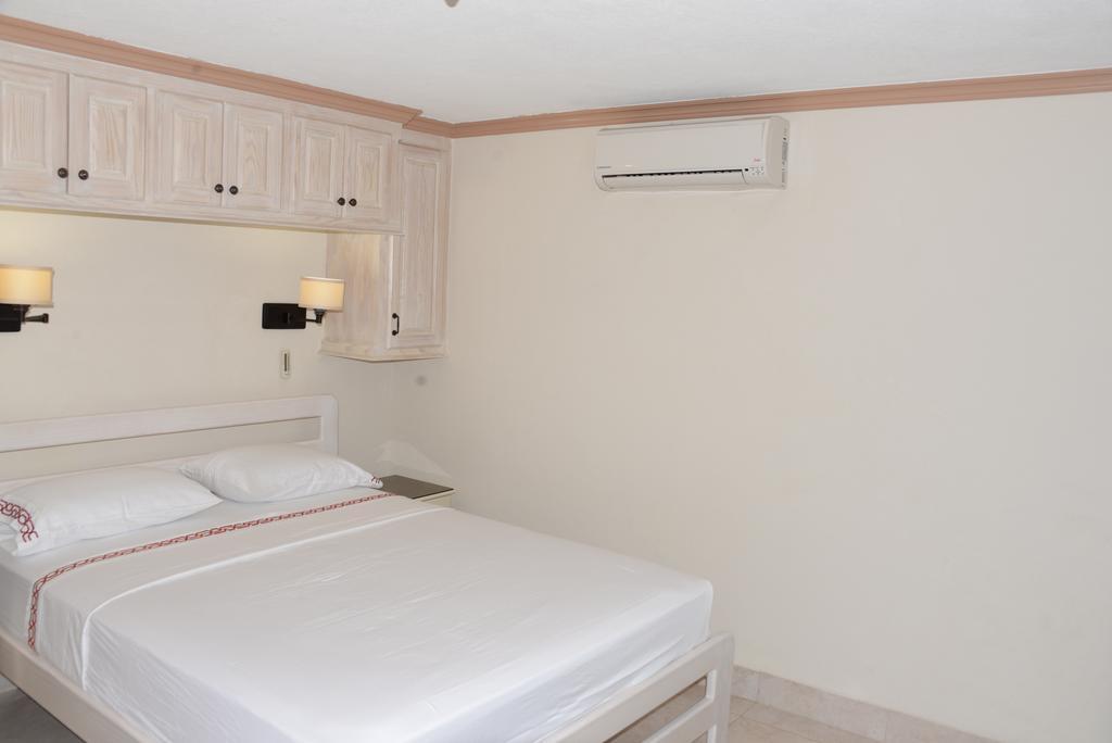 Sandy Bliss Condominiums Saint James Room photo